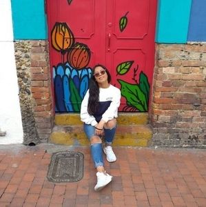 Meet your Posher, Laura